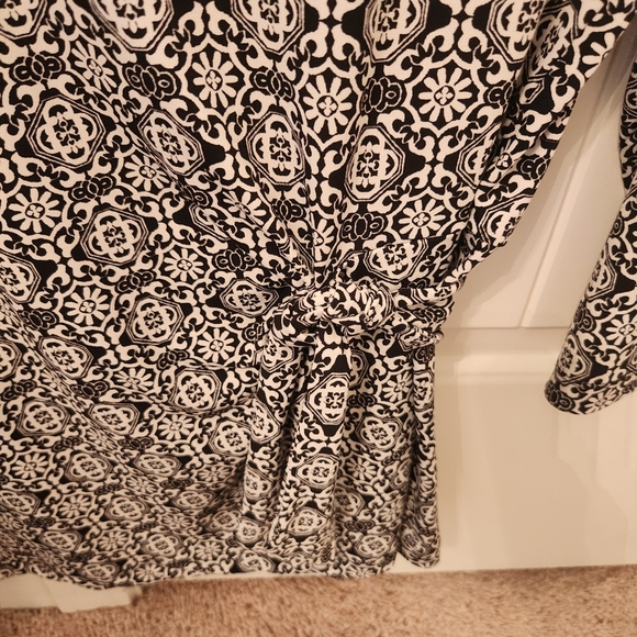 Chico's Black and White Patterned Women's Top - Picture 5 of 8